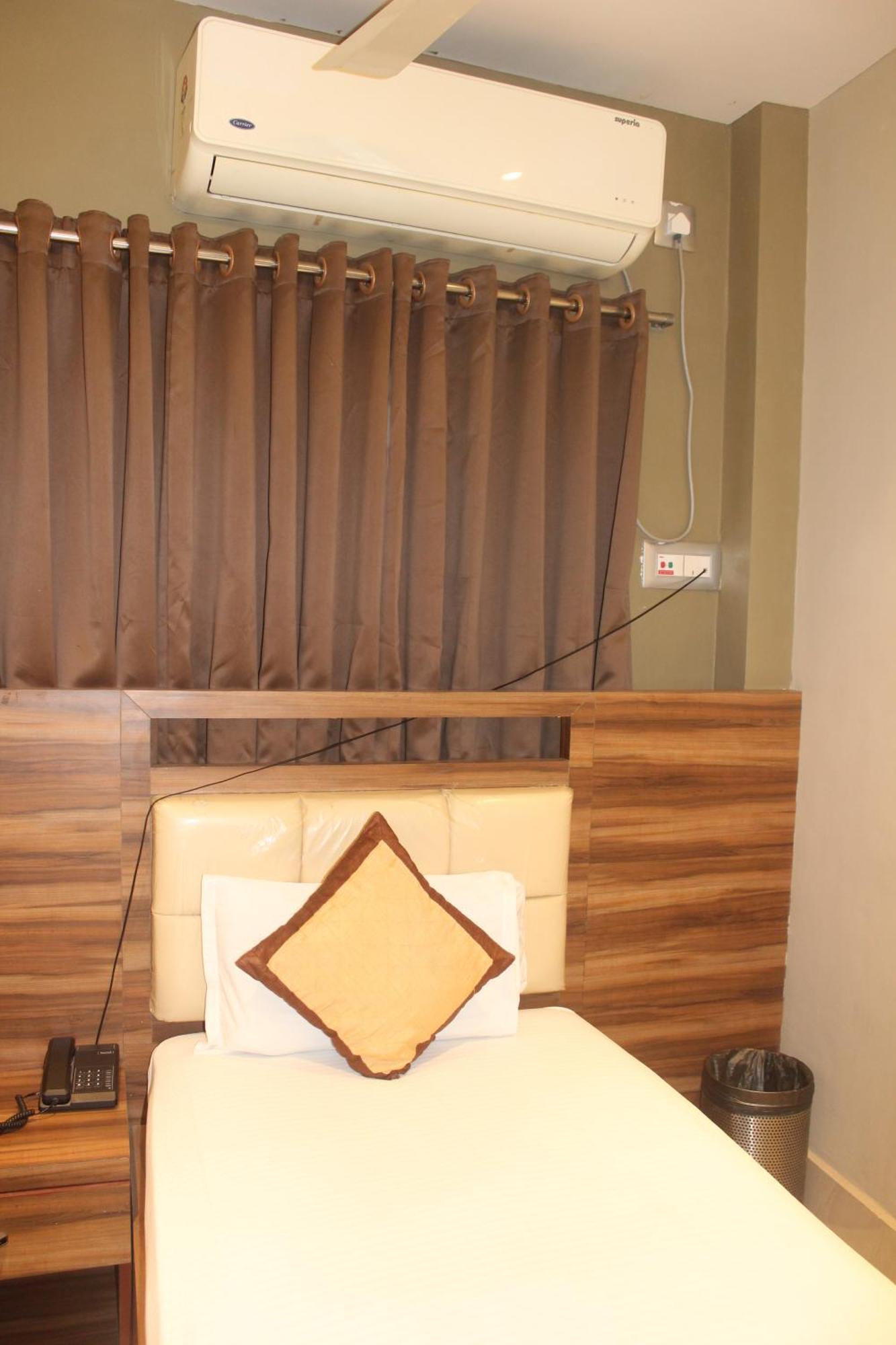 Hotel Oishi Plaza Mukutmanipur Bagian luar foto